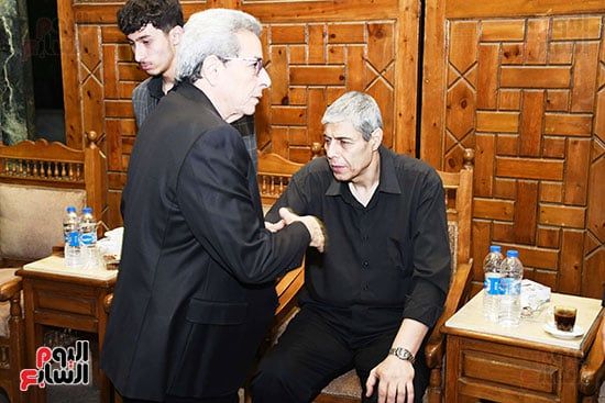 بكاء سميرة عبد العزيز فى عزاء صديقتها المقربة سميحة أيوب