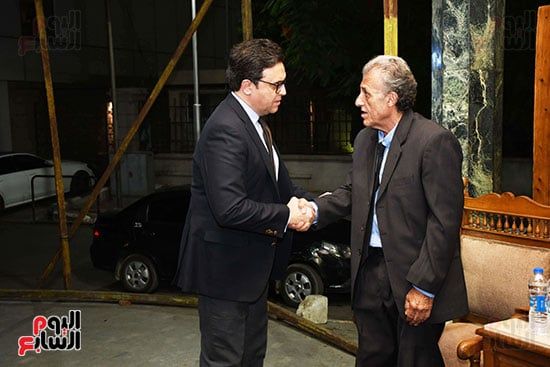 بكاء سميرة عبد العزيز فى عزاء صديقتها المقربة سميحة أيوب