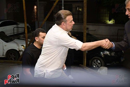 بكاء سميرة عبد العزيز فى عزاء صديقتها المقربة سميحة أيوب