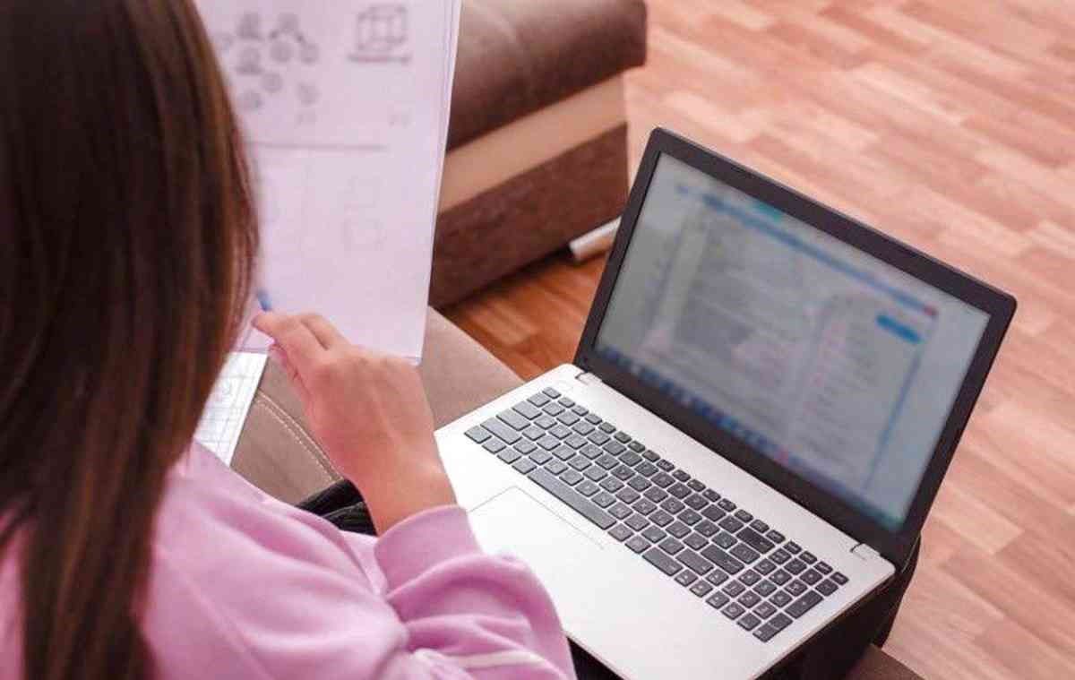 الامارات | مدارس حكومية تطلق حصص مراجعة نهائية "أونلاين" لتعزيز استعداد الطلبة للاختبارات