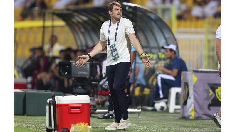 الامارات | ملف المدرب الأجنبي «ضبابي» في 5 أندية