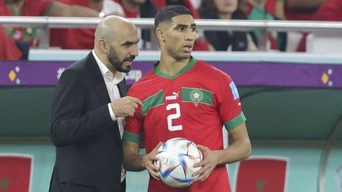 "لانتمائه الأفريقي".. الركراكي يوضح أسباب صعوبة فوز حكيمي بالكرة الذهبية