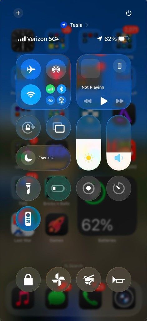 تكنولوجيا: iOS 26 يواجه موجة انتقادات بسبب تصميم Liquid Glass وضعف وضوح النصوص
