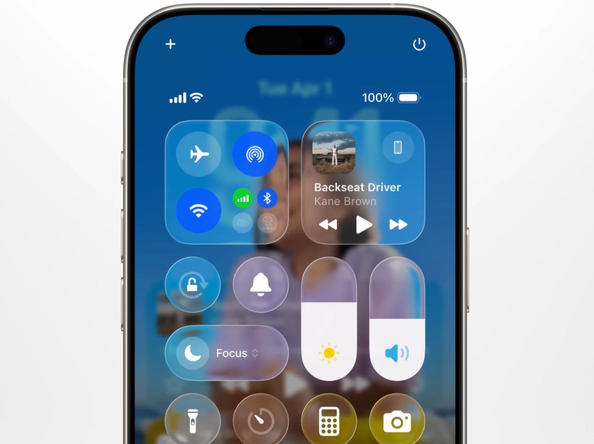 تكنولوجيا: iOS 26 يواجه موجة انتقادات بسبب تصميم Liquid Glass وضعف وضوح النصوص
