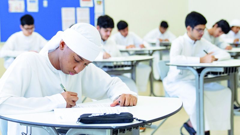 الامارات | طلبة «الـ 12»: الفيزياء من المنهج.. و5 أسئلة تقيس المهارات وتختبر الفهم