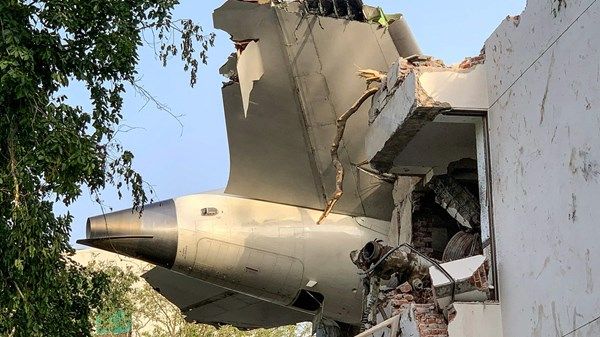 كيف أنقذ المقعد «11A» حياة الناجي الوحيد في تحطم الطائرة الهندية؟