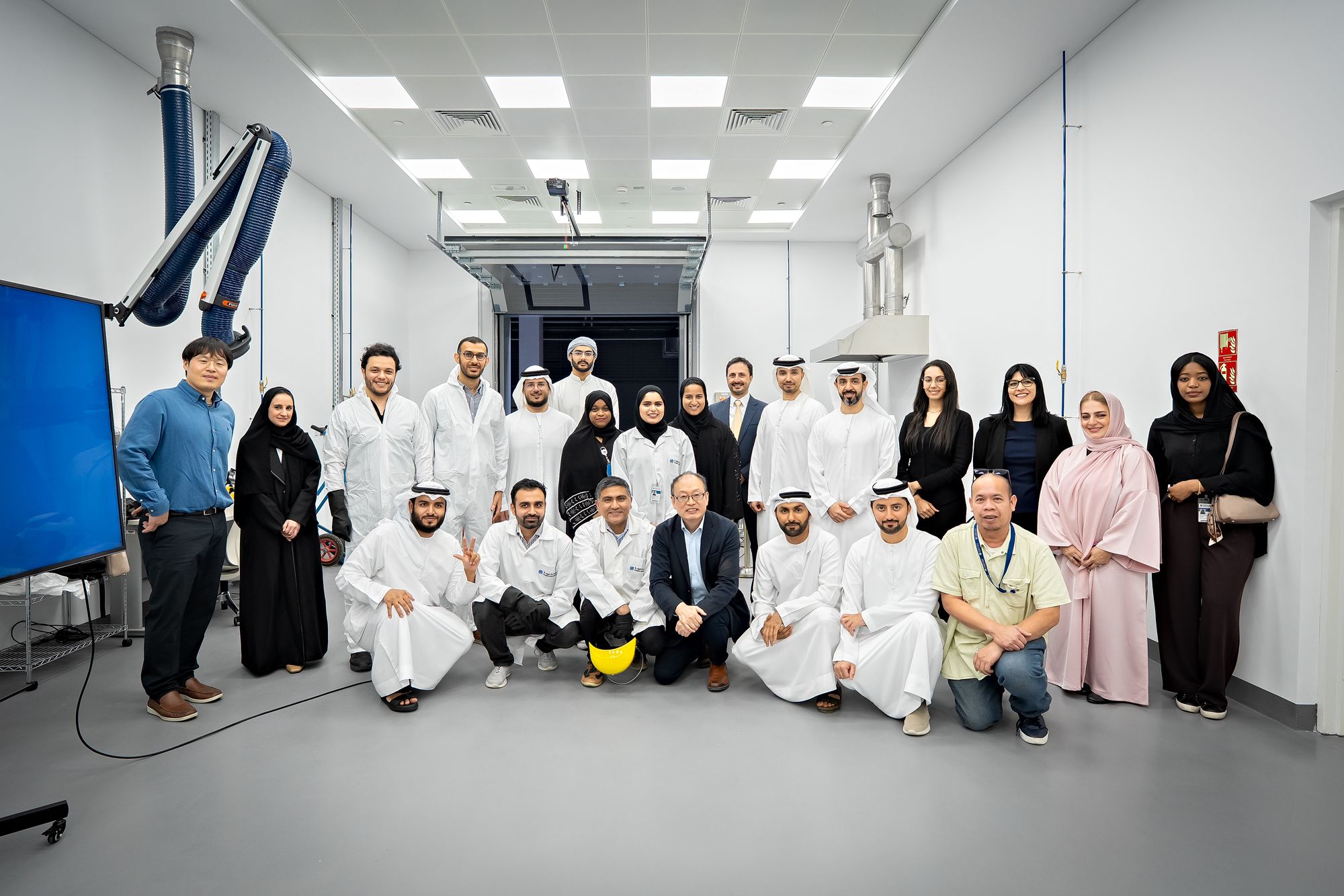 الامارات | "الإمارات للفضاء" وجامعة خليفة تبدآن تشغيل أول نظام دفع مستدام لقمر اصطناعي مصغر يتم تطويره في الدول