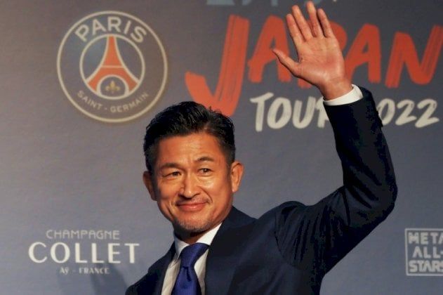 "الملك كازو" ميورا يلعب في عمر الثامنة والخمسين