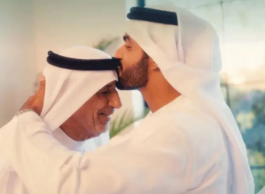 الامارات | أبوظبي تطلق خدمة "العمل المرن" لمقدمي الرعاية للوالدين من كبار المواطنين