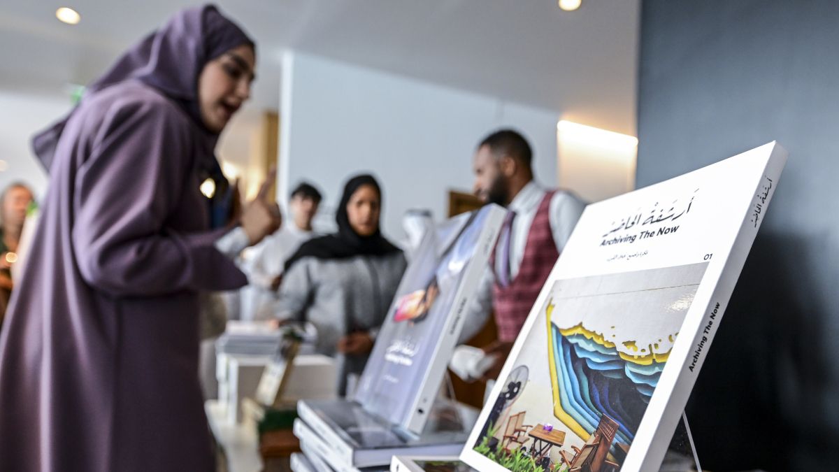 الامارات | علا اللوز.. تؤرشف الحاضر بـ 154 صورة «قبل أن تصبح قديمة»