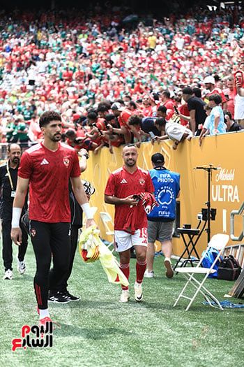 الـ VAR يلغي طرد لاعب بالميراس نتيجة الخشونة مع زيزو في مباراة الأهلي.. صور