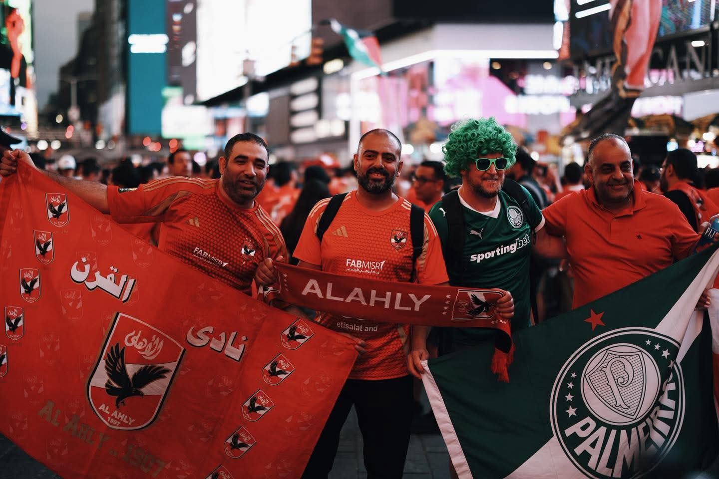 جماهير الأهلي تملأ ميدان تايم سكوير ليلة مباراة بالميراس.. صور