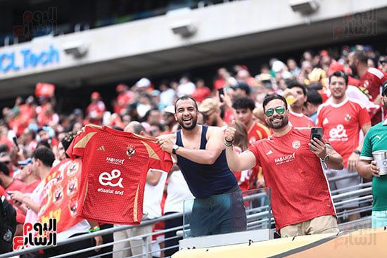 الـ VAR يلغي طرد لاعب بالميراس نتيجة الخشونة مع زيزو في مباراة الأهلي.. صور