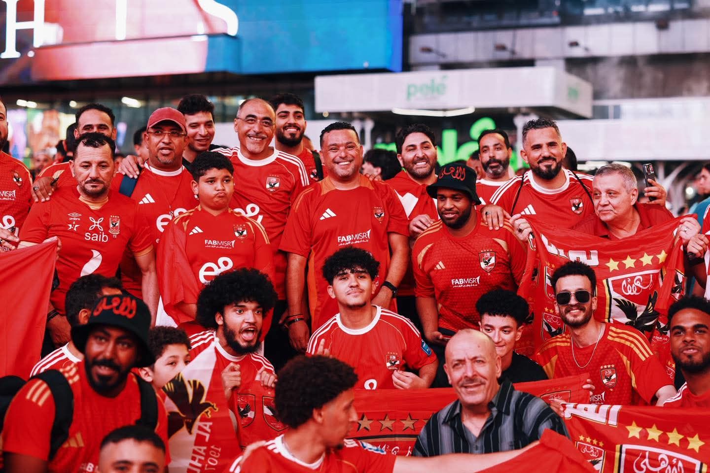 جماهير الأهلي تملأ ميدان تايم سكوير ليلة مباراة بالميراس.. صور