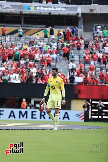 الـ VAR يلغي طرد لاعب بالميراس نتيجة الخشونة مع زيزو في مباراة الأهلي.. صور