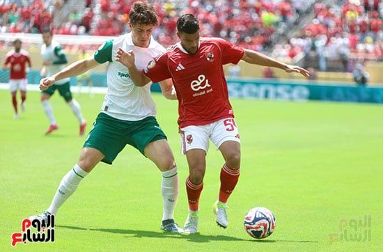 توقف اللعب في مباراة الأهلي وبالميراس لسقوط وسام أبو علي.. وعودة اللاعب