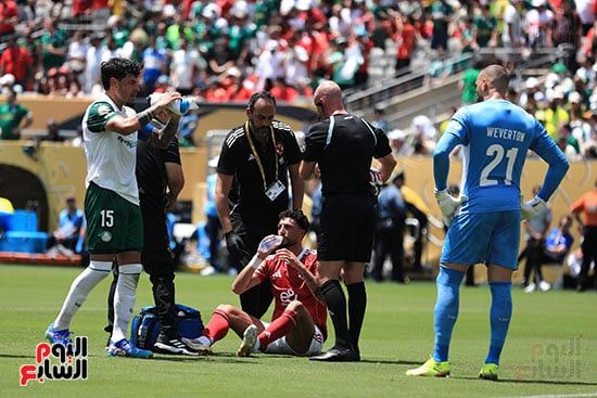 الـ VAR يلغي طرد لاعب بالميراس نتيجة الخشونة مع زيزو في مباراة الأهلي.. صور