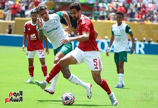 توقف اللعب في مباراة الأهلي وبالميراس لسقوط وسام أبو علي.. وعودة اللاعب