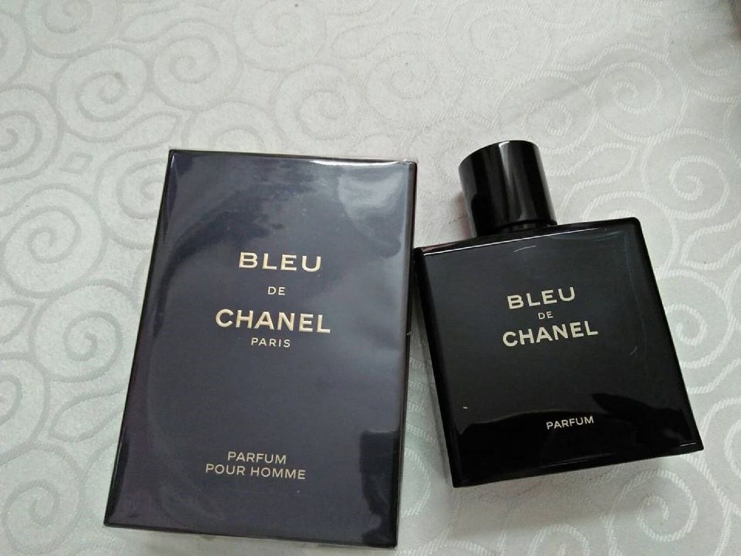 أجمل هدايا العطور من أشهر الماركات العالمية ليوم الأب 2025