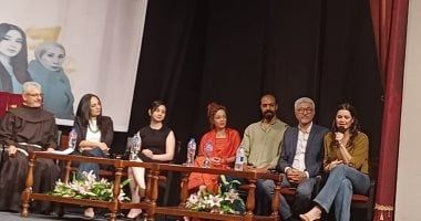 بطرس دانيال يكرم يسرا اللوزى ومحمد شاهين وصناع لام شمسية بالمركز الكاثوليكى