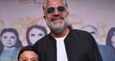 محمد شاهين برفقة الطفل على من تكريم أبطال لام شمسية ويعلق عليها: روح قلبي