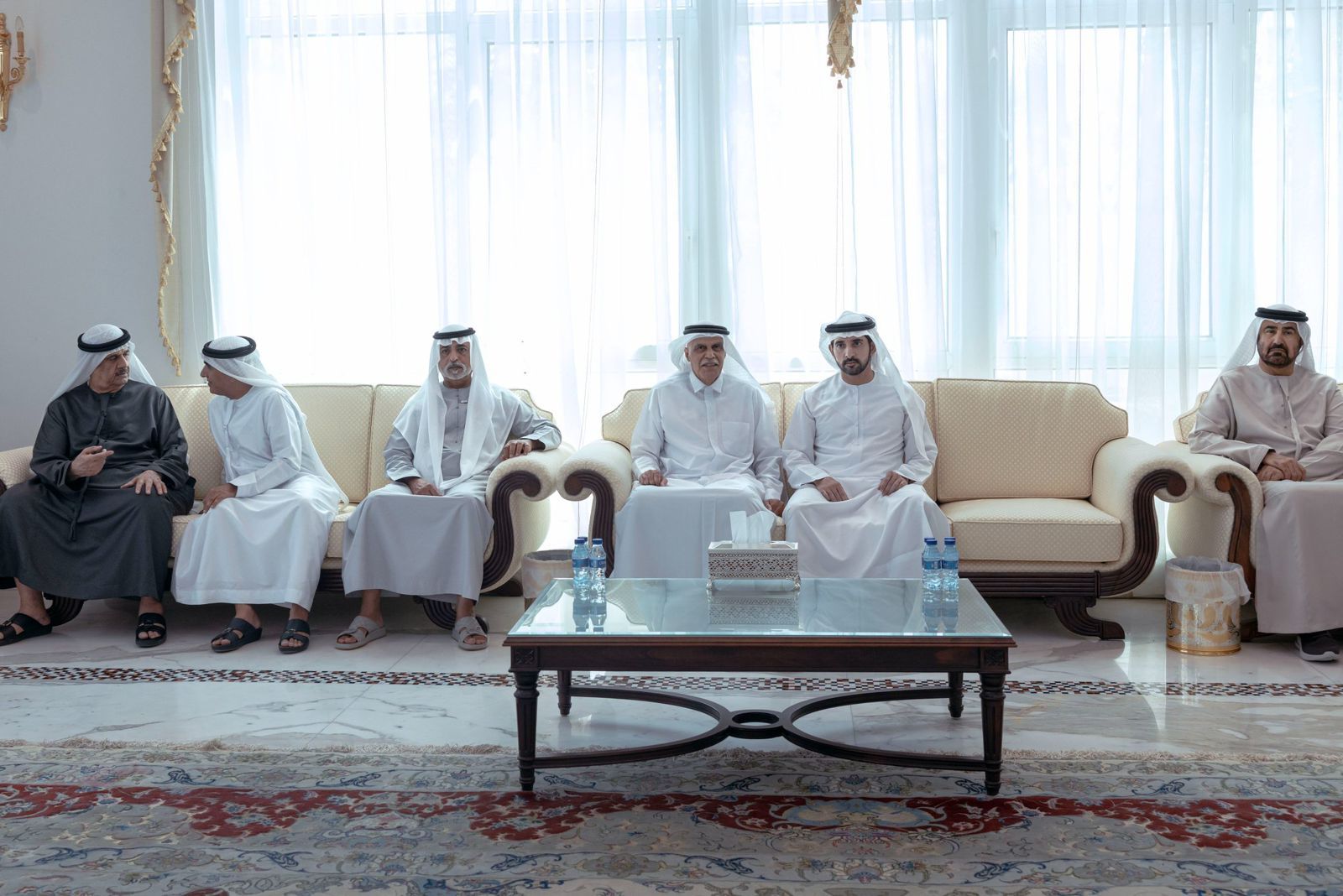 الامارات | حمدان بن محمد يقدّم واجب العزاء في وفاة محمد إبراهيم عبيدالله