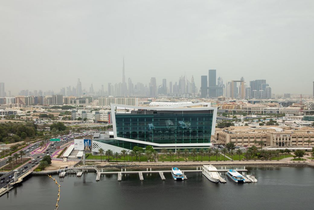الامارات | إدانة 21 متهماً بدبي في أكبر قضايا استغلال تأشيرات الإقامة