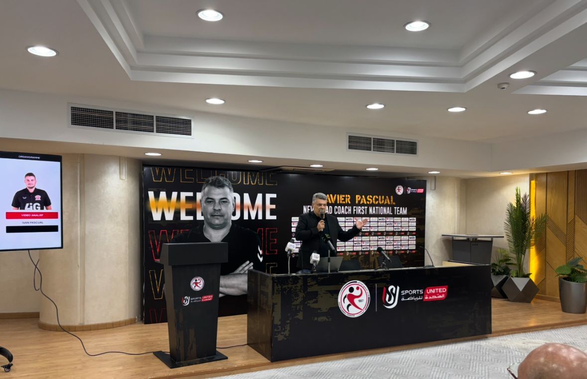 اليد يقدم باسكوال المدير الفنى الجديد للمنتخب فى حضور وزير الرياضة