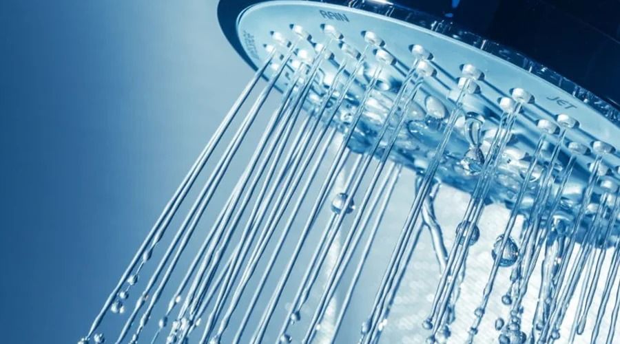الامارات | خبراء يحذرون من خطورة الاستحمام بماء شديد البرودة أثناء الحر