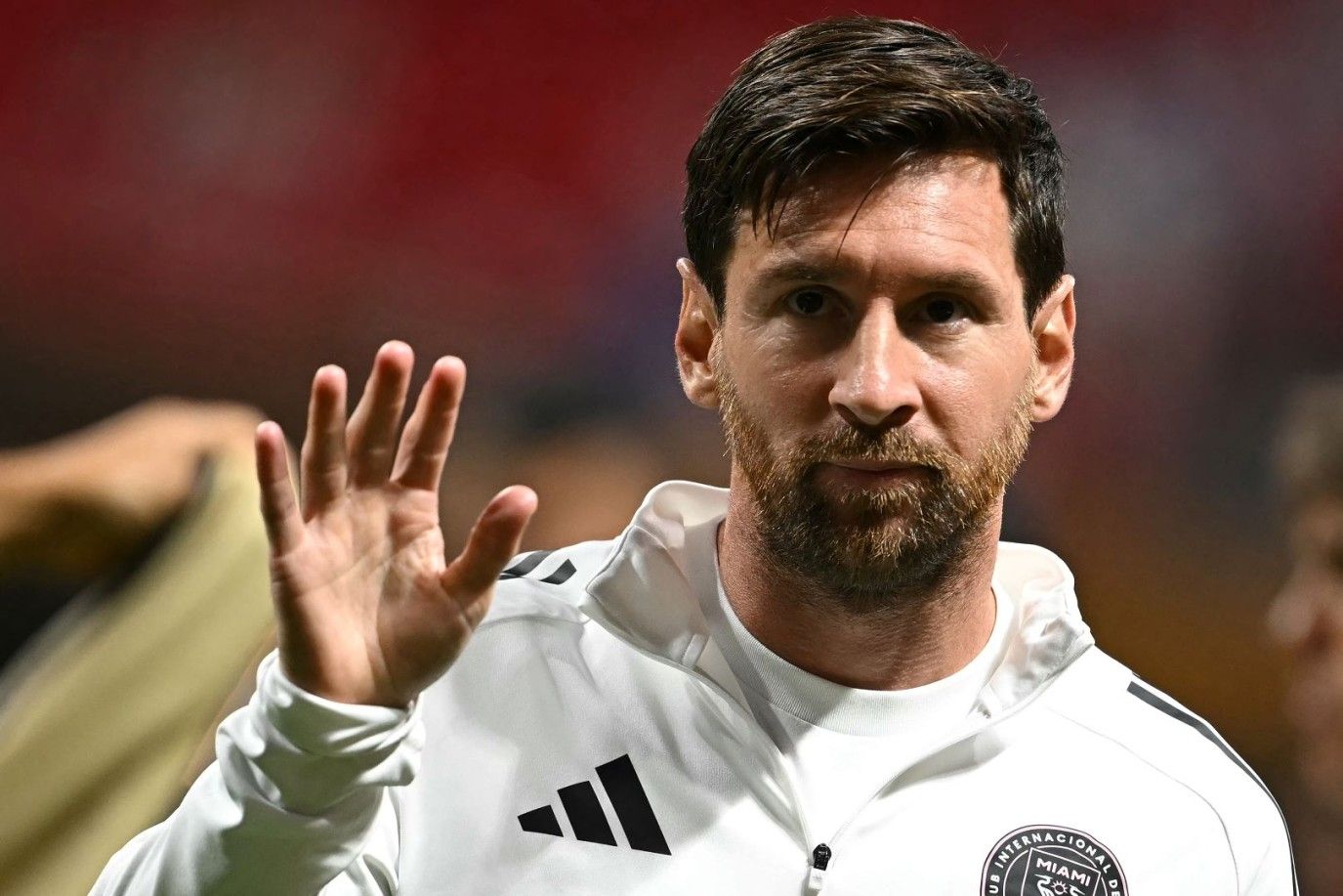 ميسي في يوم ميلاده يتلقى عرضاً للزواج.. وهذه معايدة ديفيد بيكهام له