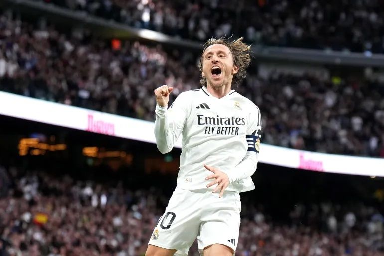 الامارات | مودريتش في طريقه إلى ناديه الجديد بعد مونديال الأندية