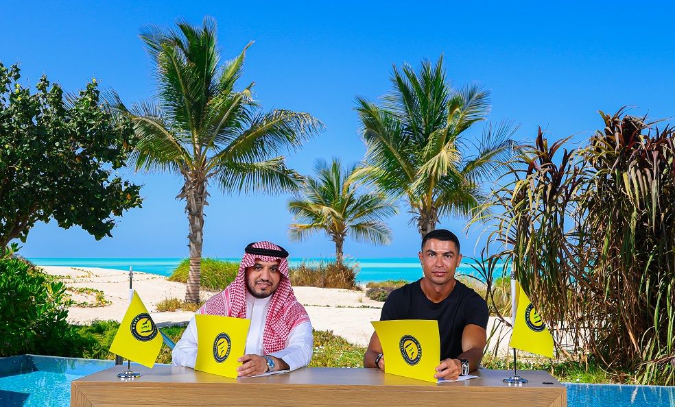 الامارات | النصر يعلن تجديد عقد رونالدو حتى 2027