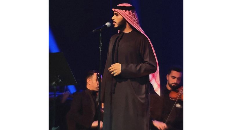 الامارات | ماجد ناصر.. صوت إماراتي وصل إلى «الأوركسترا» ويحلم بهوليوود بـ «الغترة والعقال»
