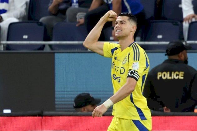 النصر السعودي يمدد عقد نجمه البرتغالي رونالدو حتى عام 2027