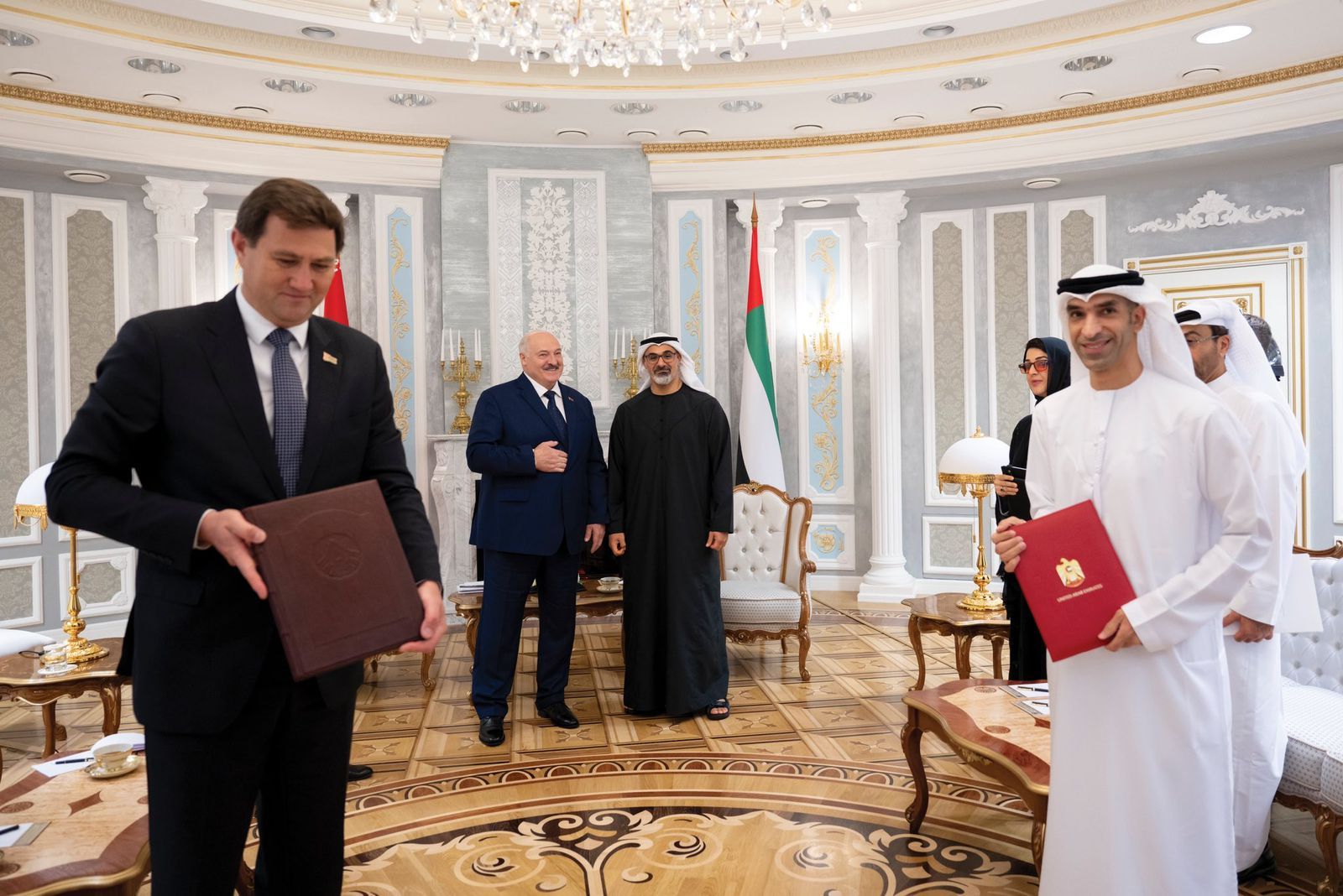 الامارات | ولي عهد أبوظبي والرئيس البيلاروسي يبحثان سبل تعزيز العلاقات الثنائية