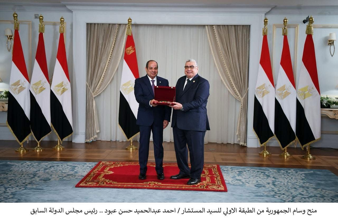 رئيس مجلس الدولة يؤدي اليمين الدستورية أمام الرئيس السيسي.. صور