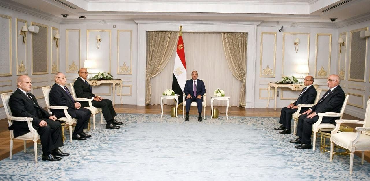 رئيس مجلس الدولة يؤدي اليمين الدستورية أمام الرئيس السيسي.. صور