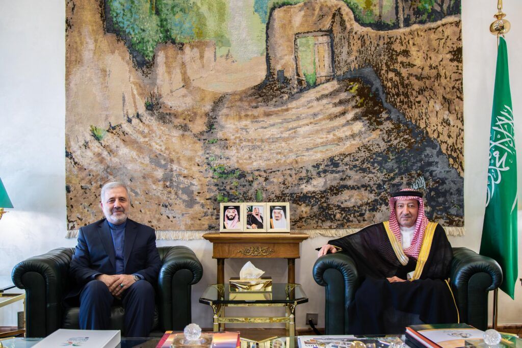 السعودية | وزير الخارجية يتلقى رسالة خطية من وزير الخارجية الإيراني