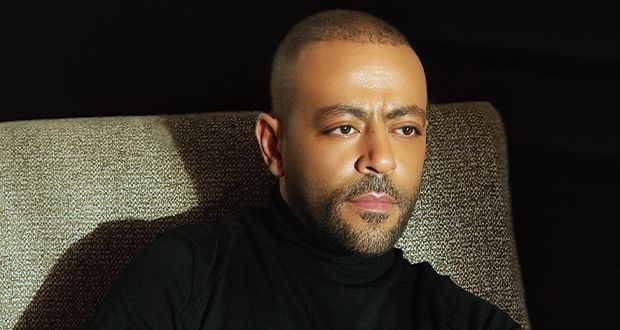 تامر عاشور يكشف عن أمنيته الغنائية ويعلّق على ظهوره بالعكاز في حفلاته