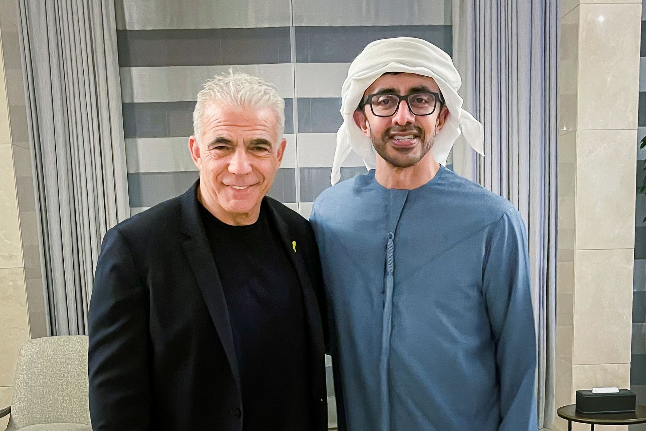 الامارات | عبدالله بن زايد يؤكد دعم الإمارات للجهود الرامية لوقف إطلاق النار في غزة