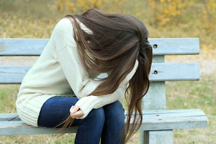 شاهد بالقيديو.. فتاة سودانية في العشرين من عمرها تحكي قصتها مع رجل أعمال شهير: (طلب الزواج مني في القاهرة ولاحقني حتى السودان وأقنع والدي وعندما وافقت قال أنا “سكة عطش”)
