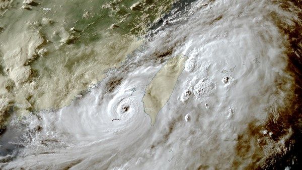 إعصار "داناس" يجتاح تايوان.. وإجلاء آلاف السكان