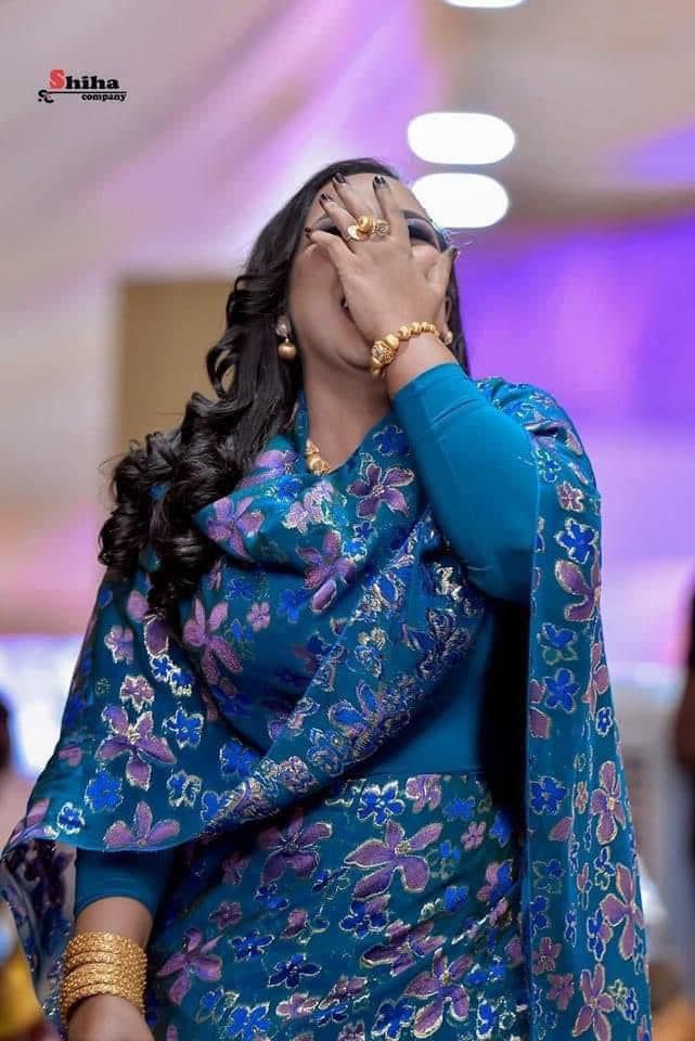 شاهد بالفيديو.. في حفل أحيته بالقاهرة.. الفنانة هدى عربي تنفجر بالضحكات وتفشل في إكمال وصلتها الغنائية وتكشف عن السبب!!!