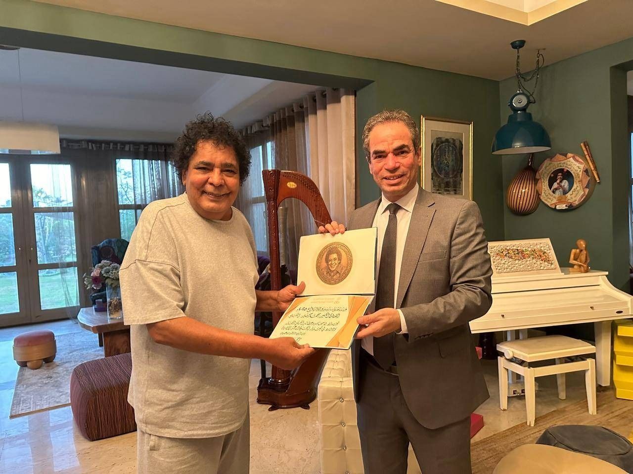 محمد منير يتوّج بوسام ماسبيرو للإبداع 