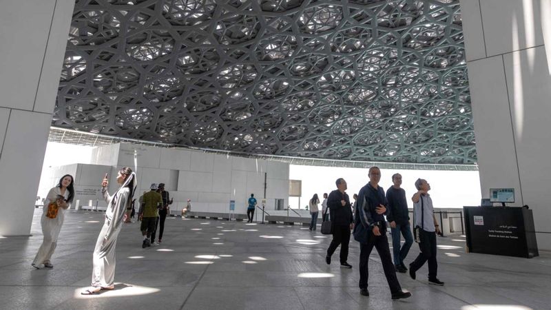 الامارات | رحلة فريدة عبر العصور في «اللوفر أبوظبي»
