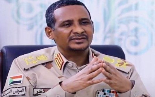 20 يوليو موعداً لتوجيه التهمة لحميدتي وقادة الدعم السريع المتهمين بقتل والي غرب دارفور خميس أبكر