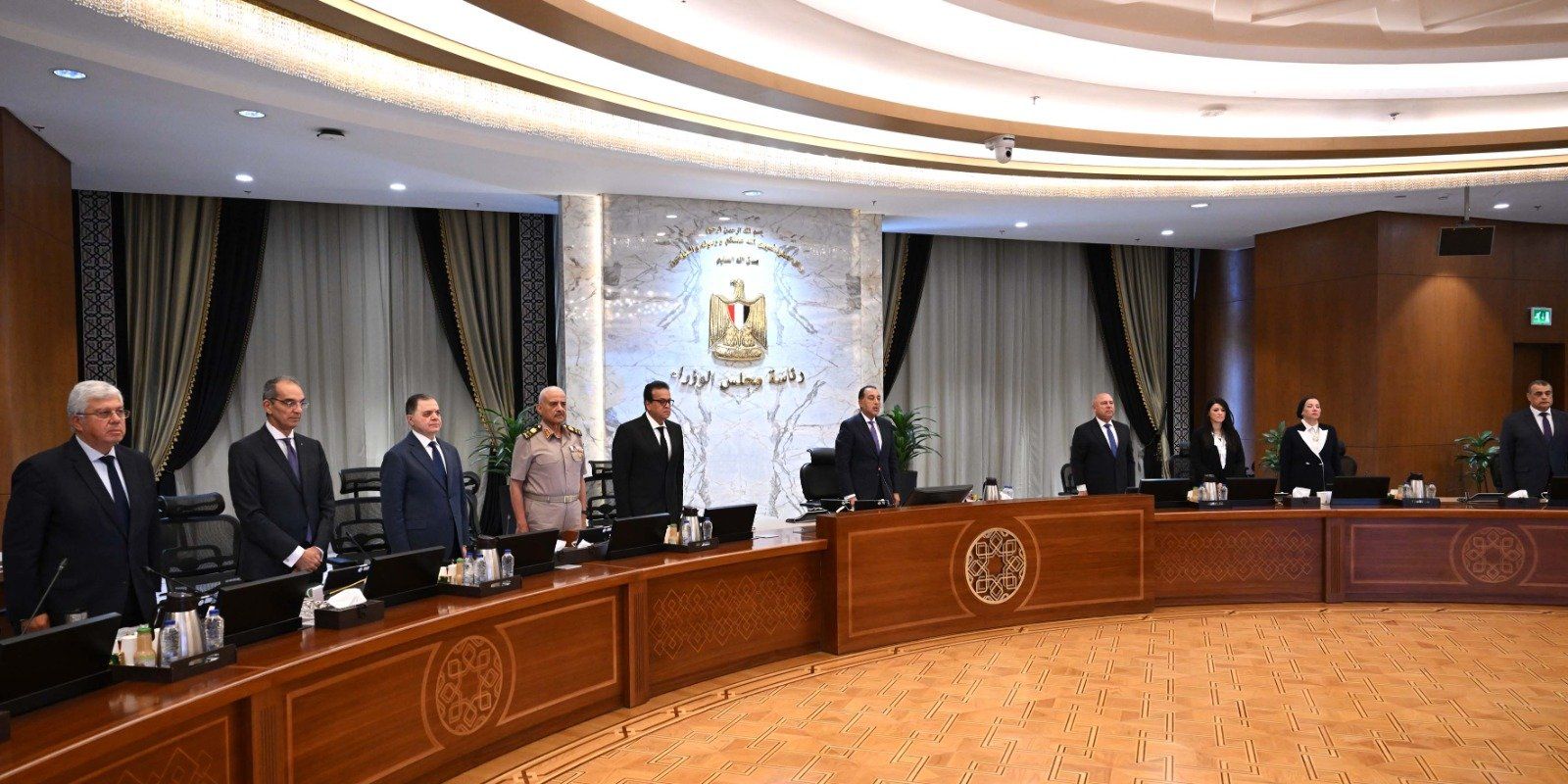 مجلس الوزراء يقف دقيقة حدادا على شهداء "الدائرى الإقليمى" و"سنترال رمسيس"