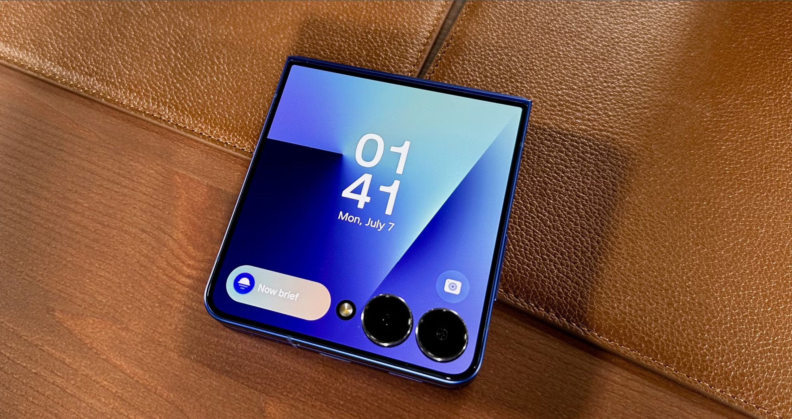 تكنولوجيا: سامسونج تطلق رسمياً Galaxy Z Flip7: قوة الذكاء الاصطناعي في جهاز بحجم الجيب مع شاشة FlexWindow جديدة تغطي الواجهة بالكامل