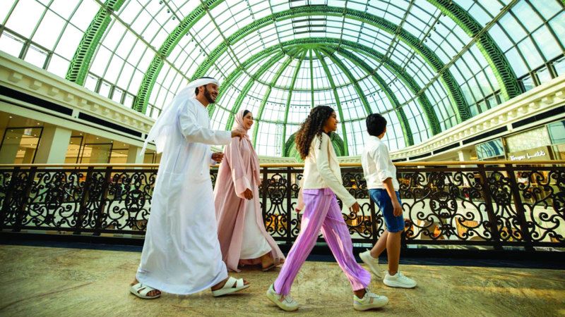الامارات | طوال «مفاجآت صيف دبي».. مواكب الفرح تزين مراكز التسوق