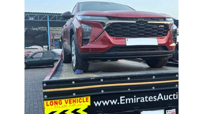 الامارات | شرطة دبي تضبط صاحب فيديو القيادة المتهورة على كتف الطريق